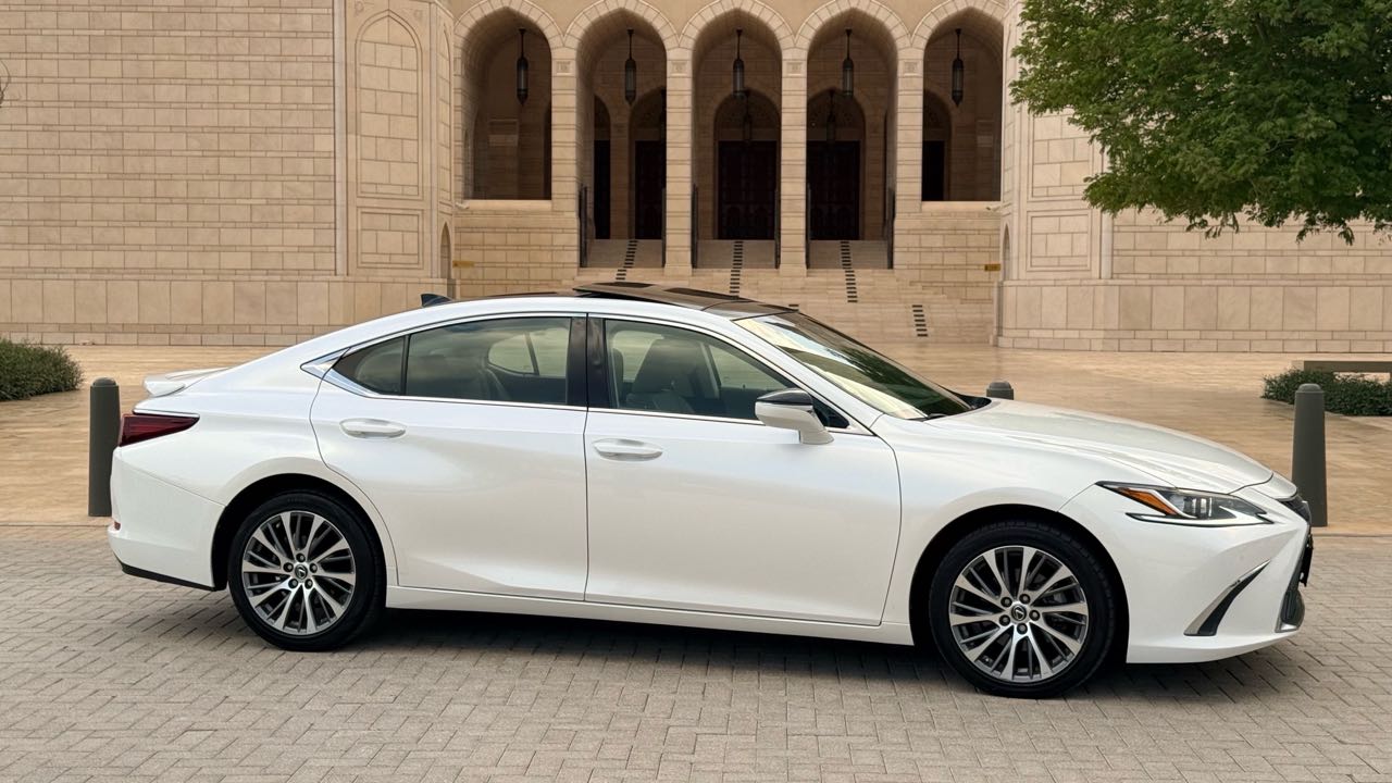Car Image 2019 LEXUS ES 350