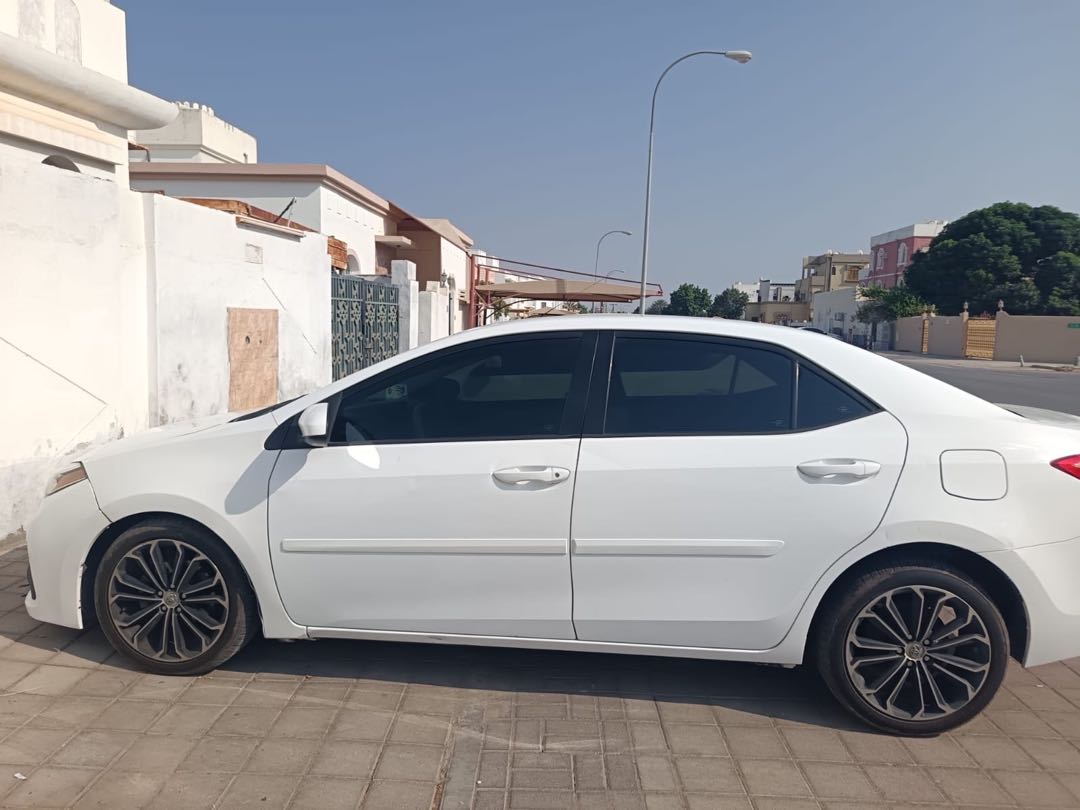 Car Image 2015 TOYOTA COROLLA L