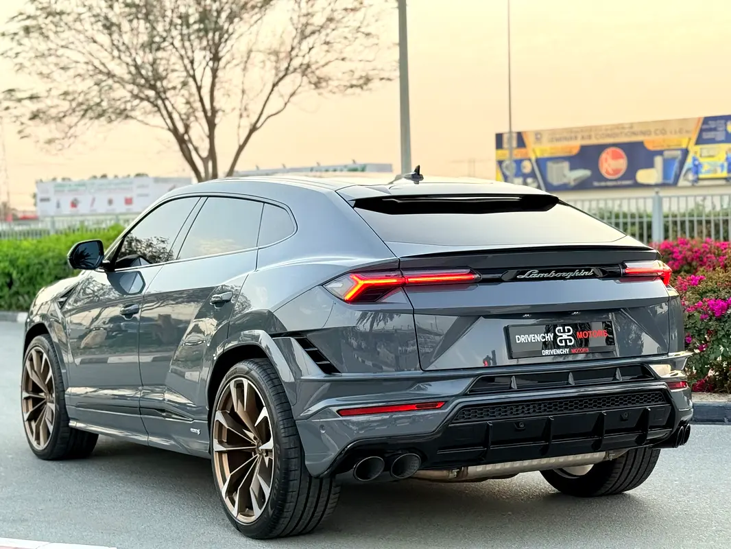 Car Image 2023 LAMBORGHINI URUS 