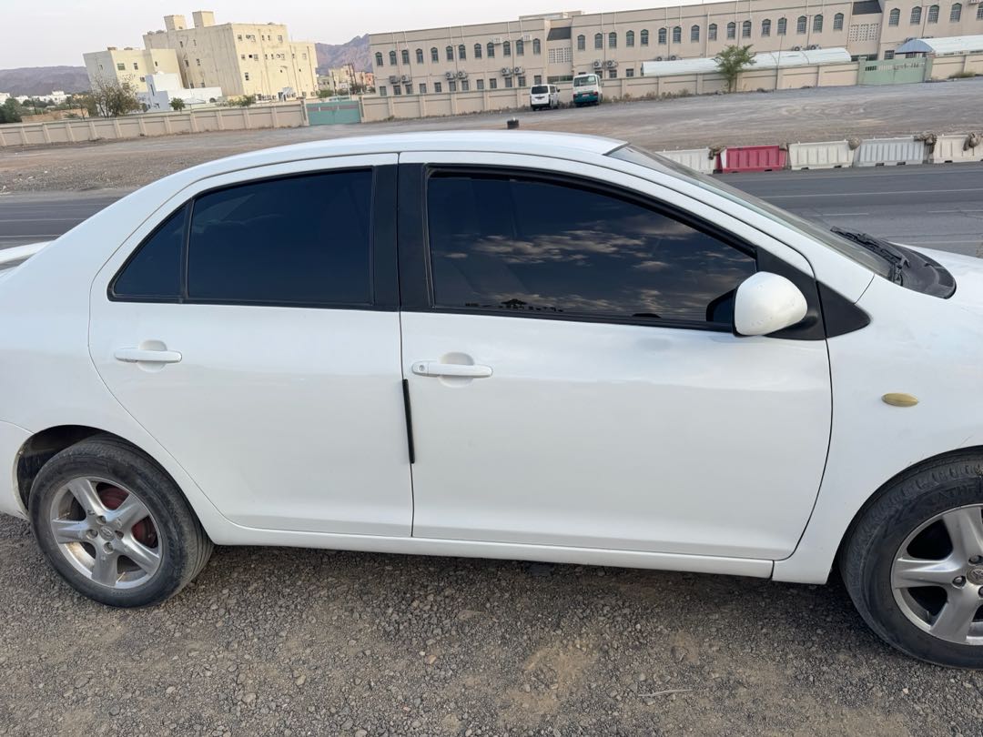 Car Image 2008 TOYOTA YARIS GLi