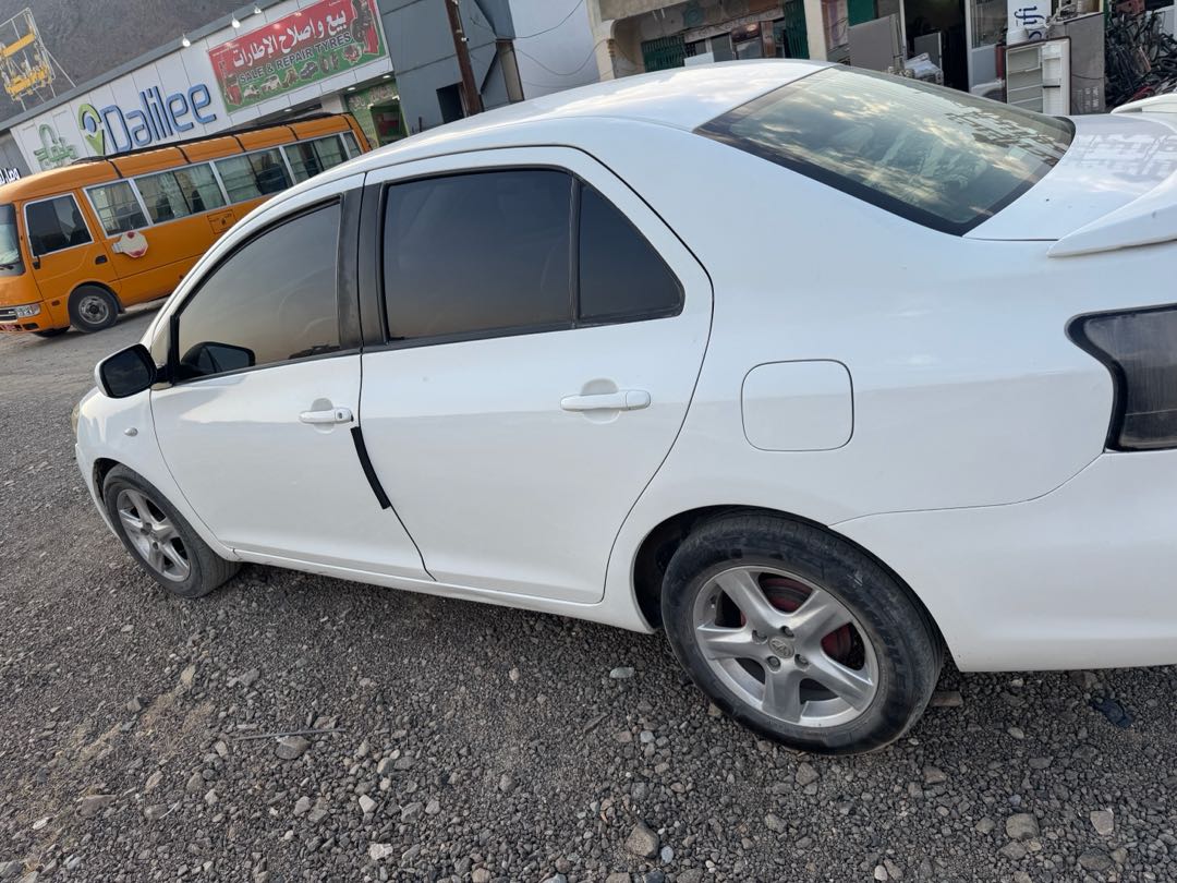 Car Image 2008 TOYOTA YARIS GLi