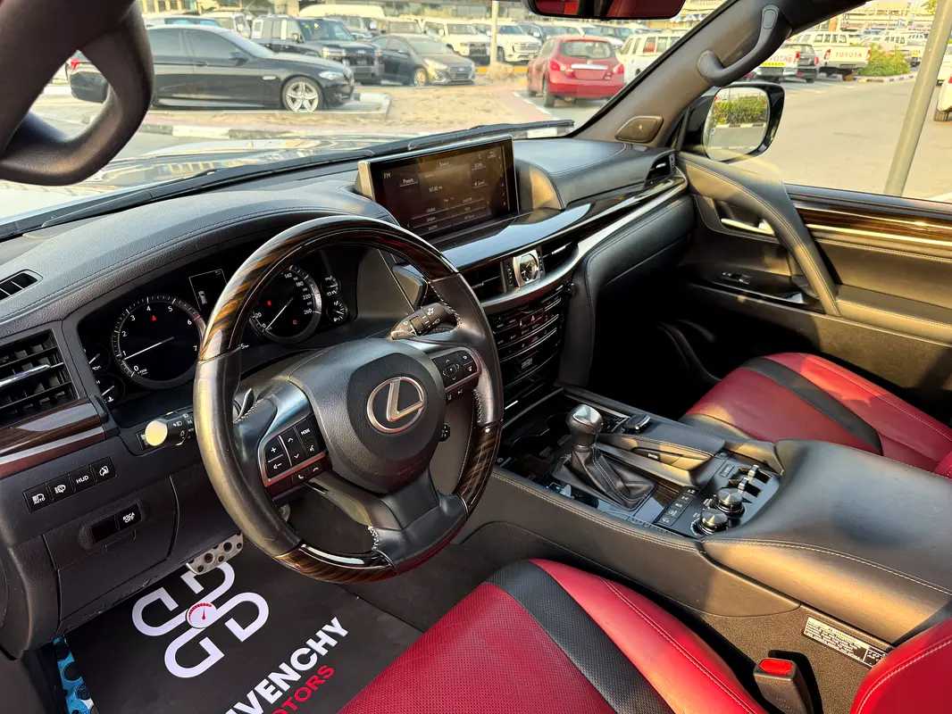 Car Image 2019 LEXUS LX 570