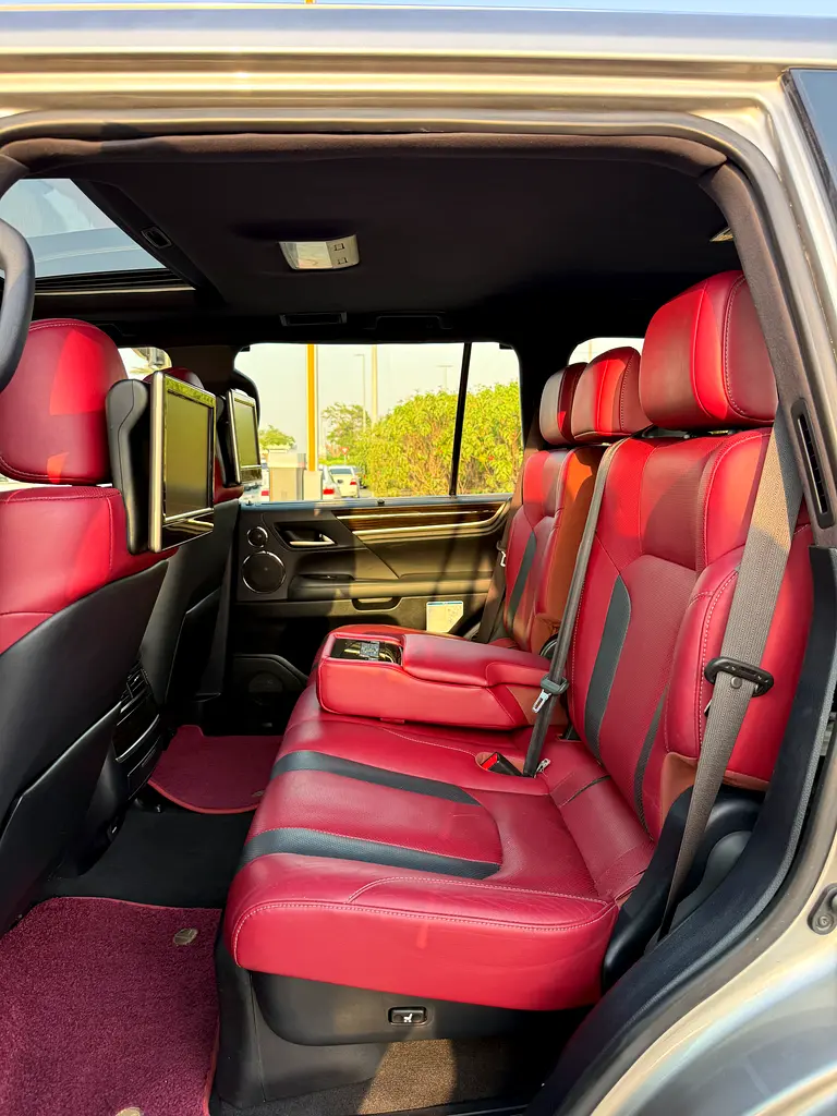 Car Image 2019 LEXUS LX 570
