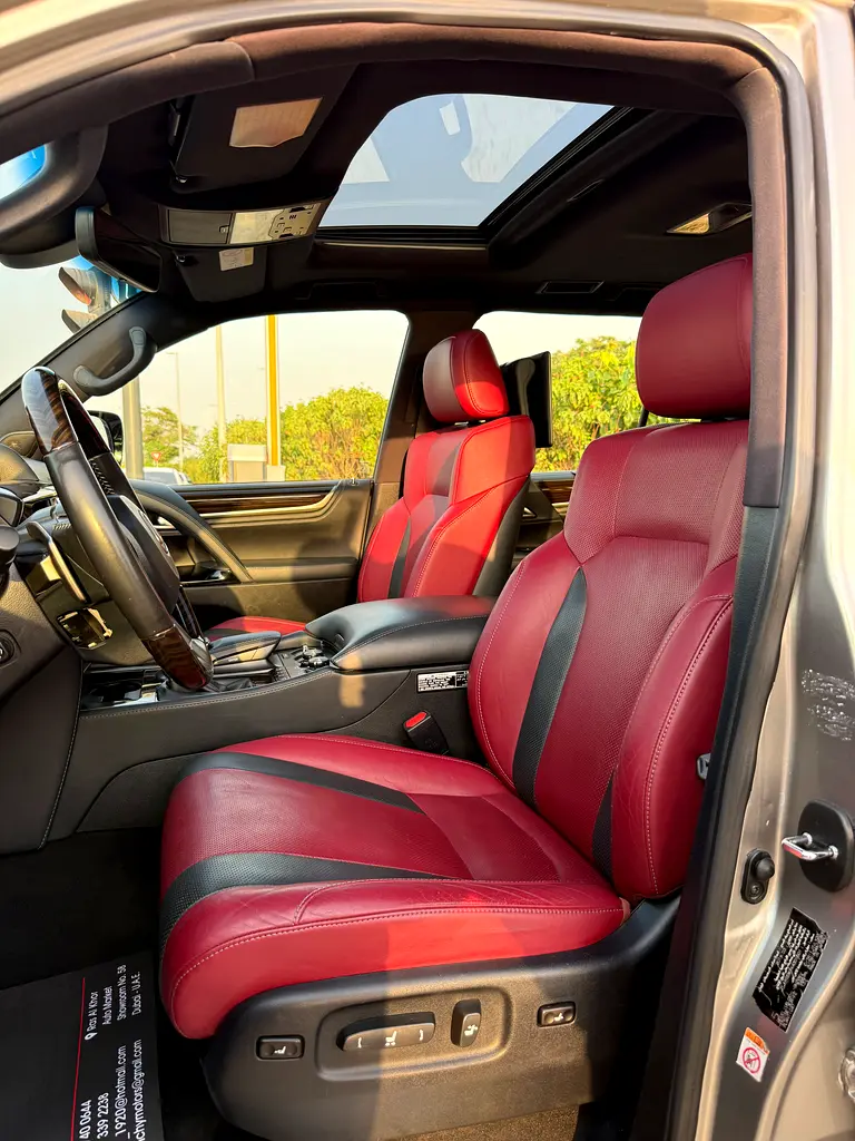 Car Image 2019 LEXUS LX 570