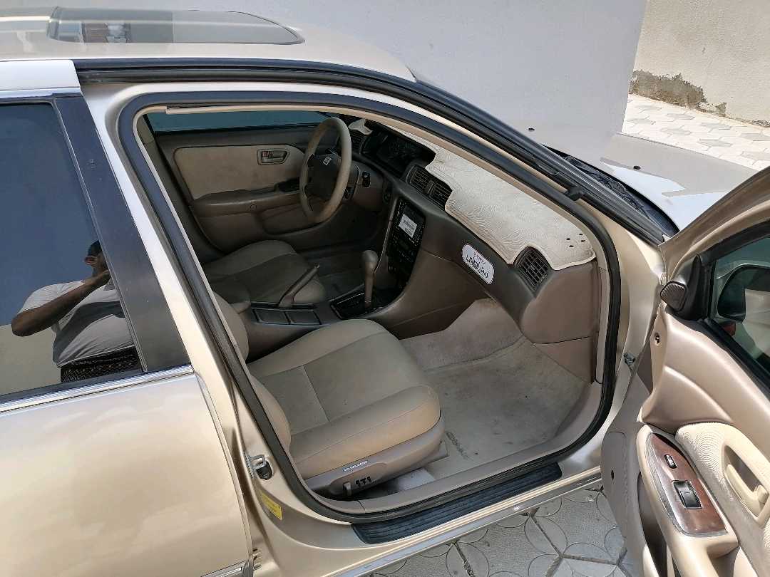 Car Image 2001 TOYOTA CAMRY LE