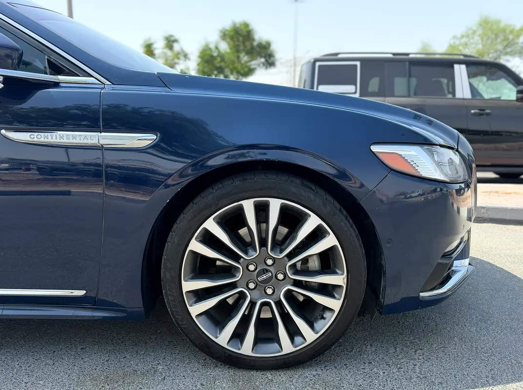 Car Image 2018 LINCOLN CONTINENTAL Reserve