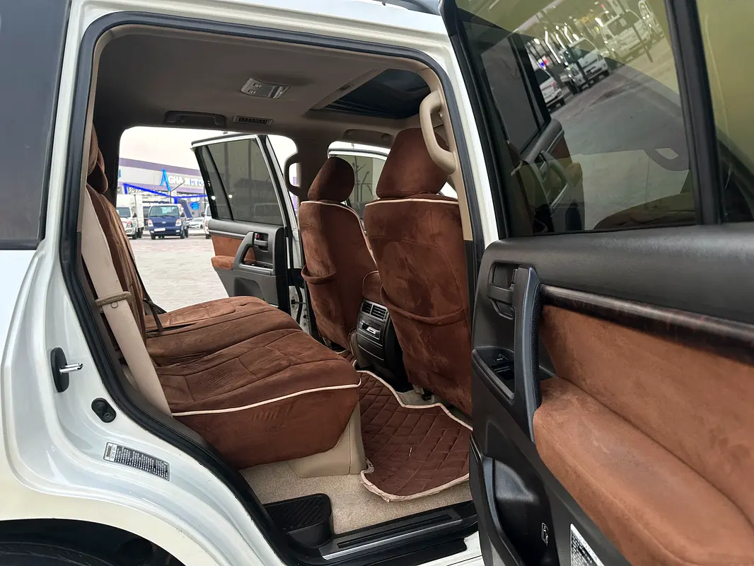 Car Image 2008 TOYOTA LAND CRUISER GX.R