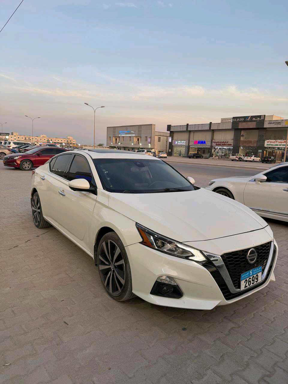 Car Image 2021 NISSAN ALTIMA SR