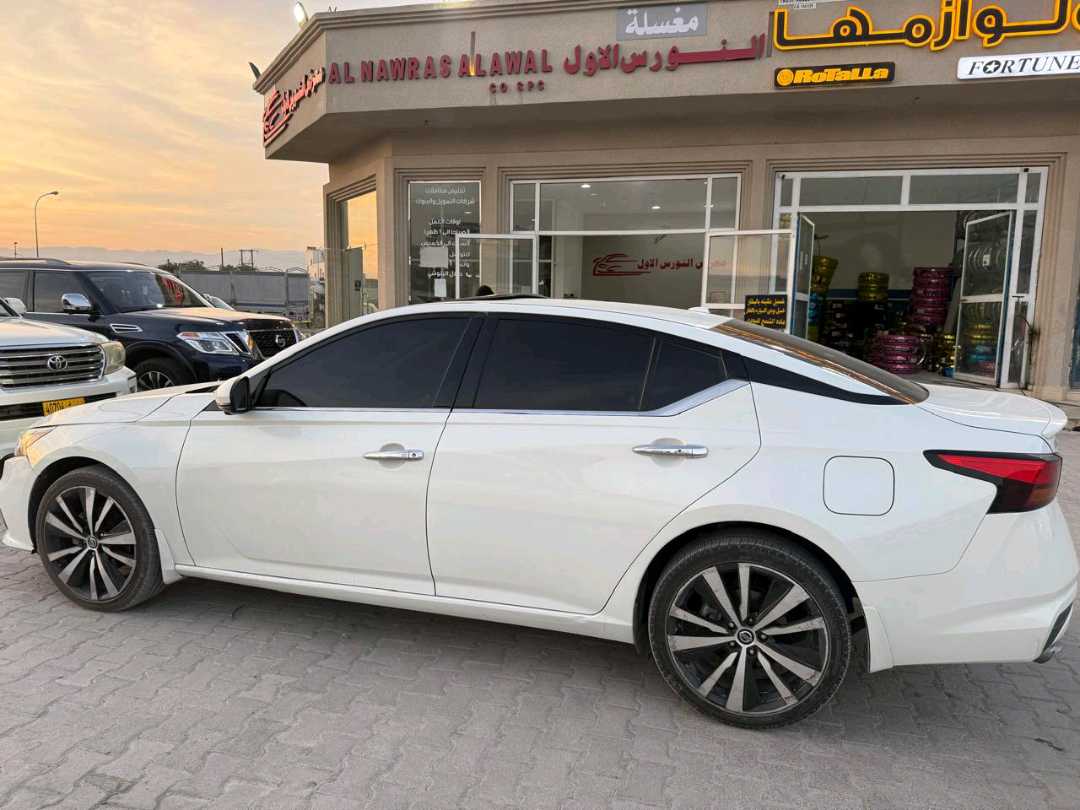Car Image 2021 NISSAN ALTIMA SR