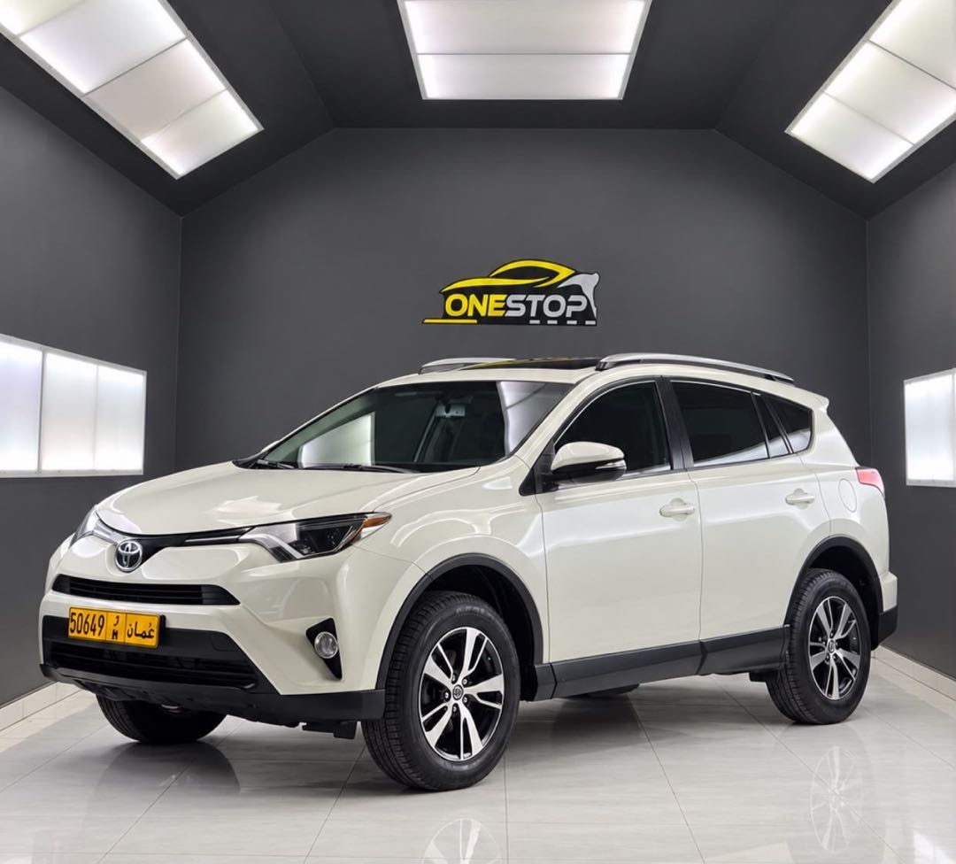 Car Image 2018 TOYOTA RAV4 GXR