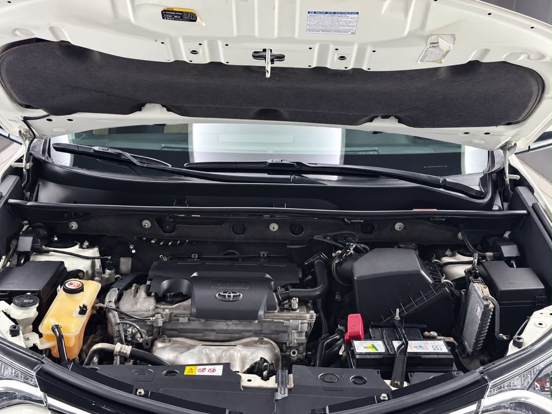Car Image 2018 TOYOTA RAV4 GXR
