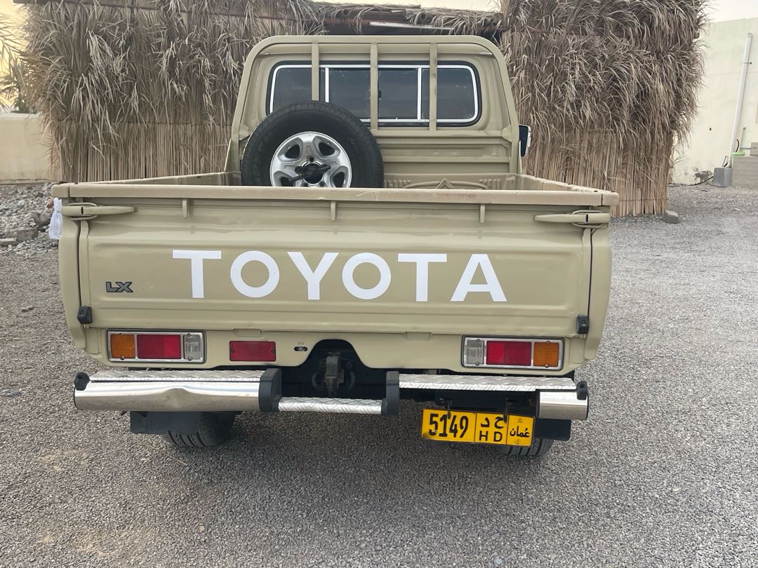 Car Image 2020 TOYOTA Cruiser Pickup GX