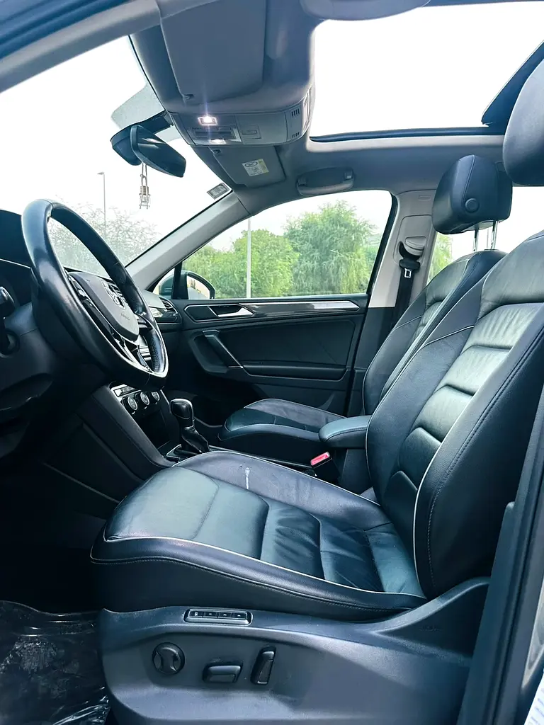 Car Image 2017 VOLKSWAGEN TIGUAN S