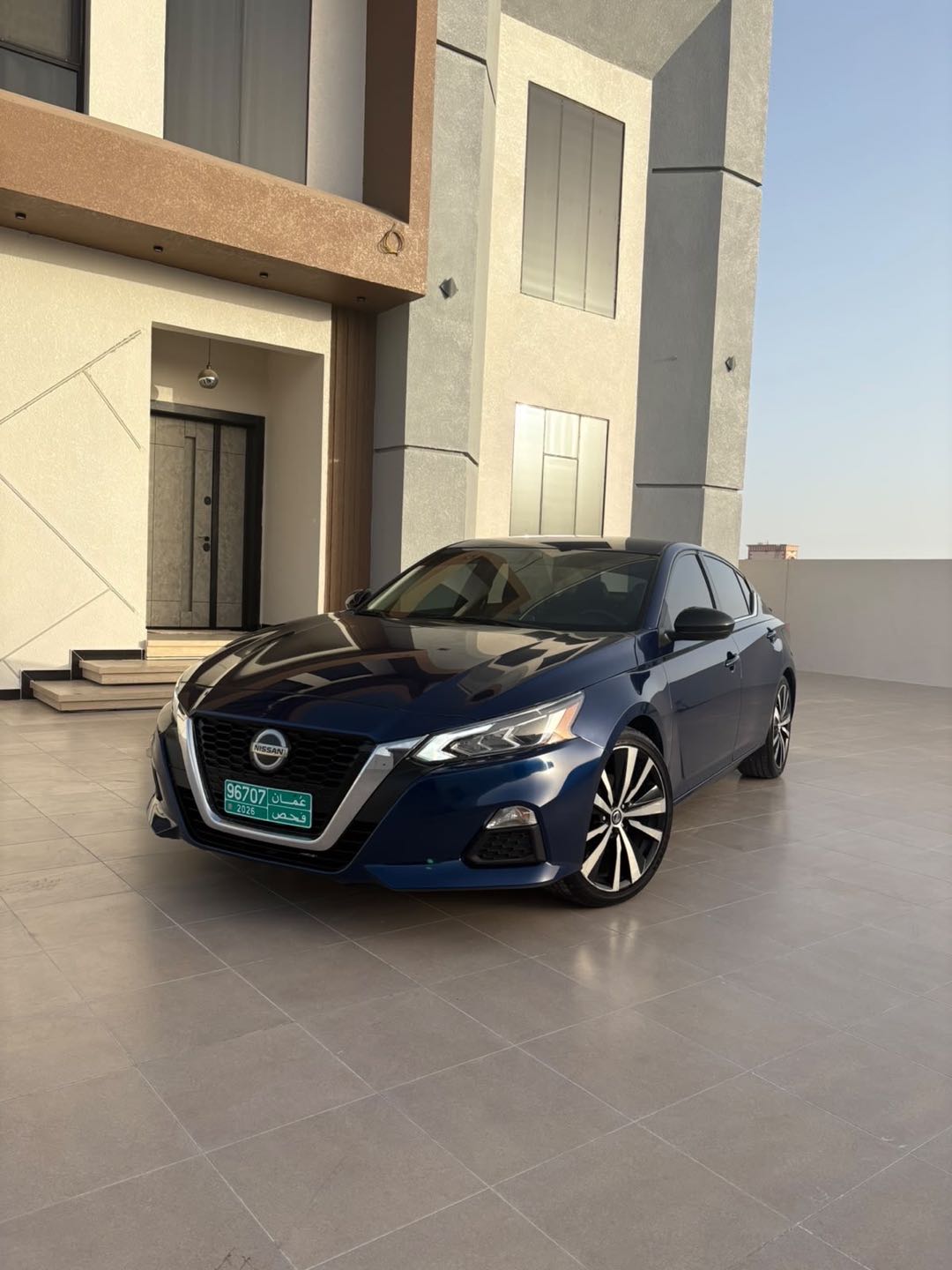 Car Image 2019 NISSAN ALTIMA SR