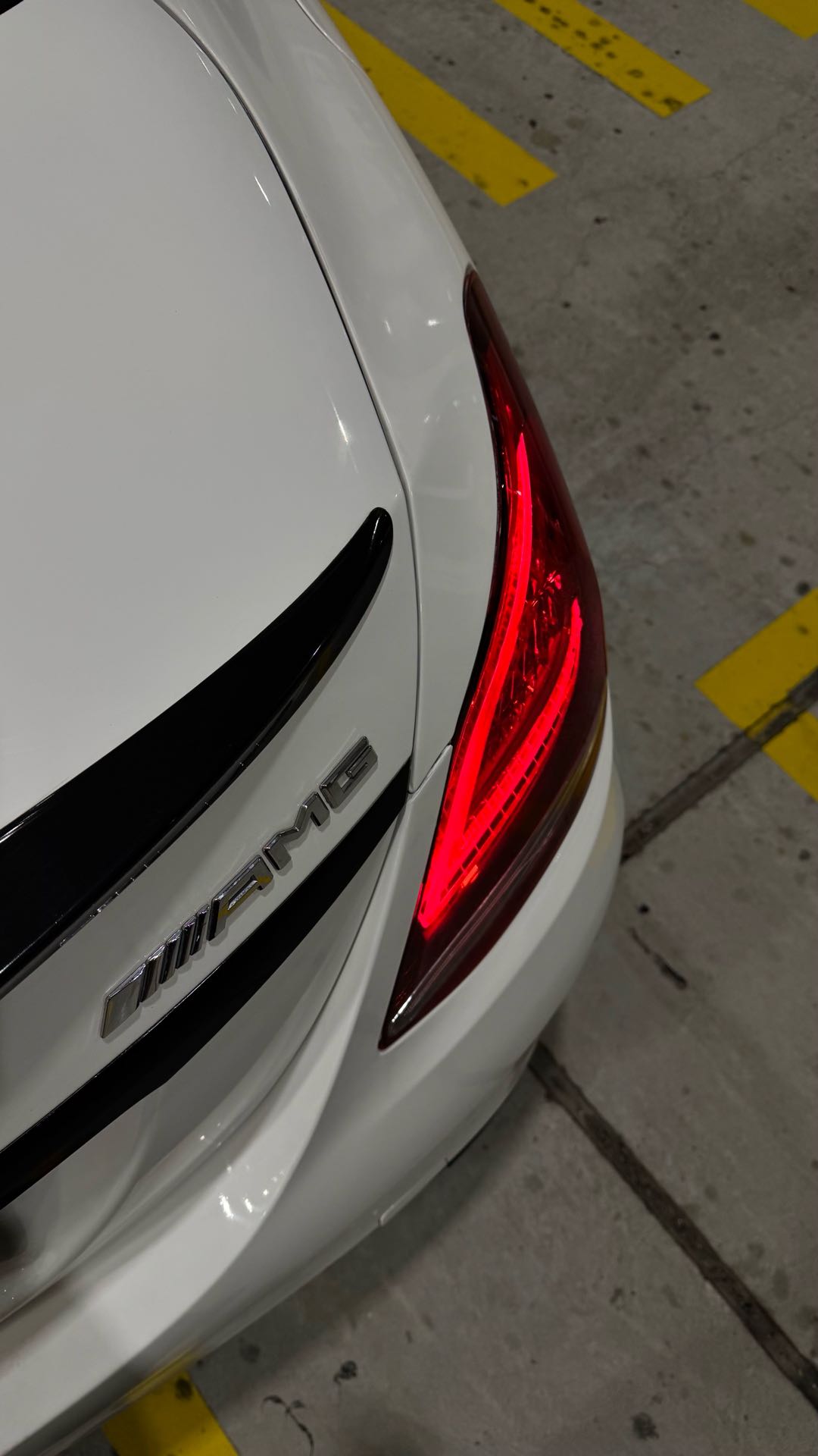 Car Image 2016 MERCEDES C Class 300