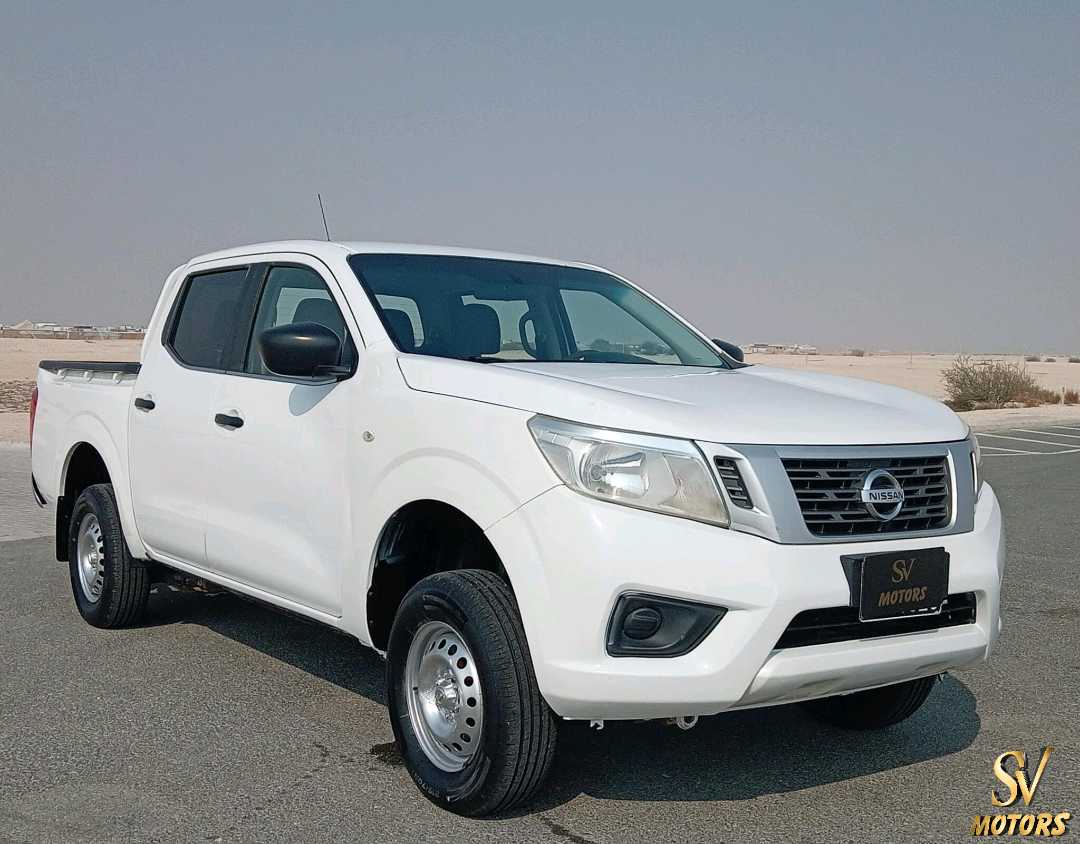 Car Image 2017 NISSAN NAVARA SE