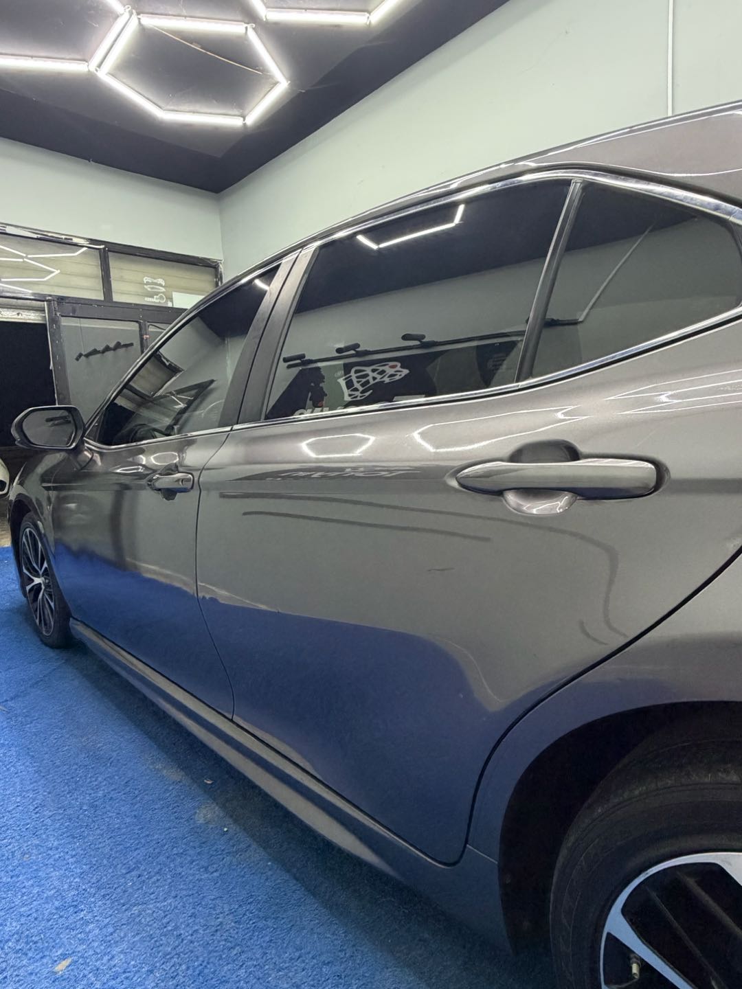 Car Image 2018 TOYOTA CAMRY SE