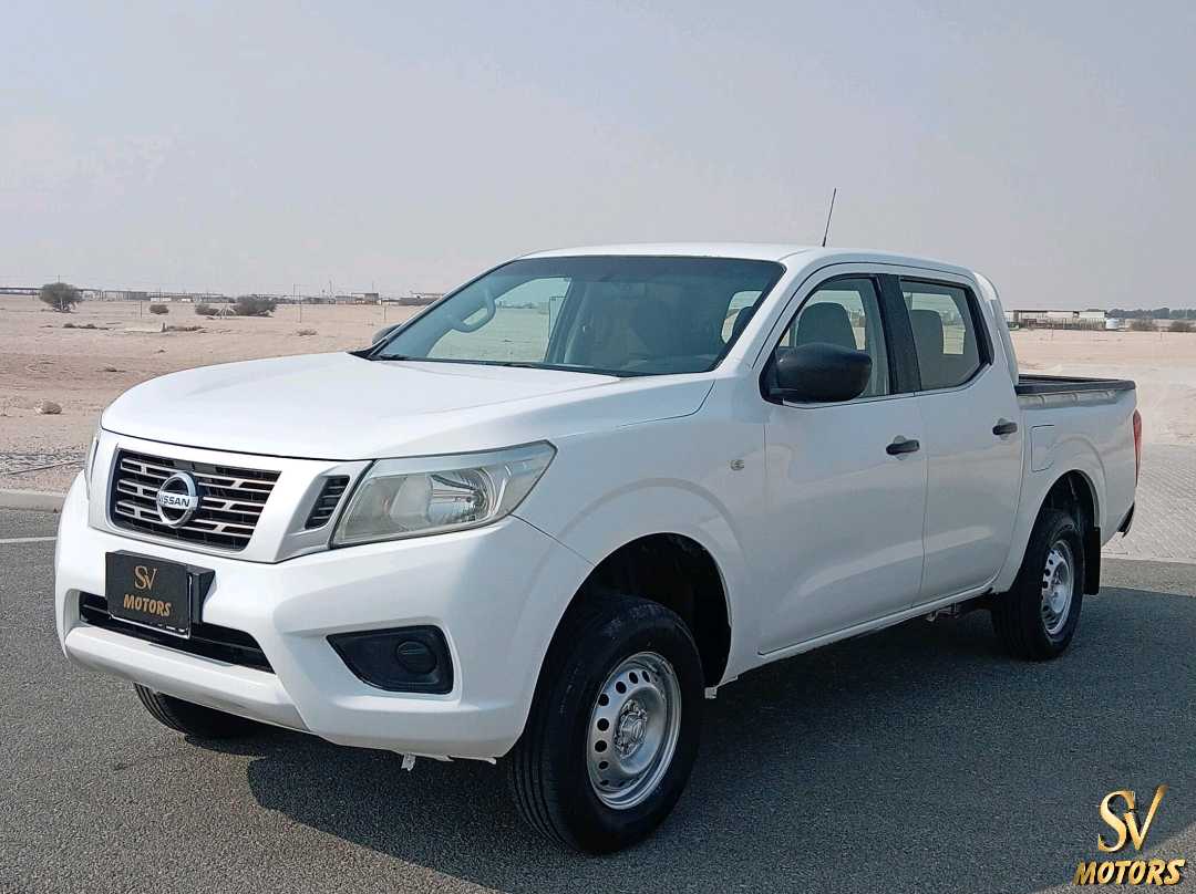 Car Image 2017 NISSAN NAVARA SE