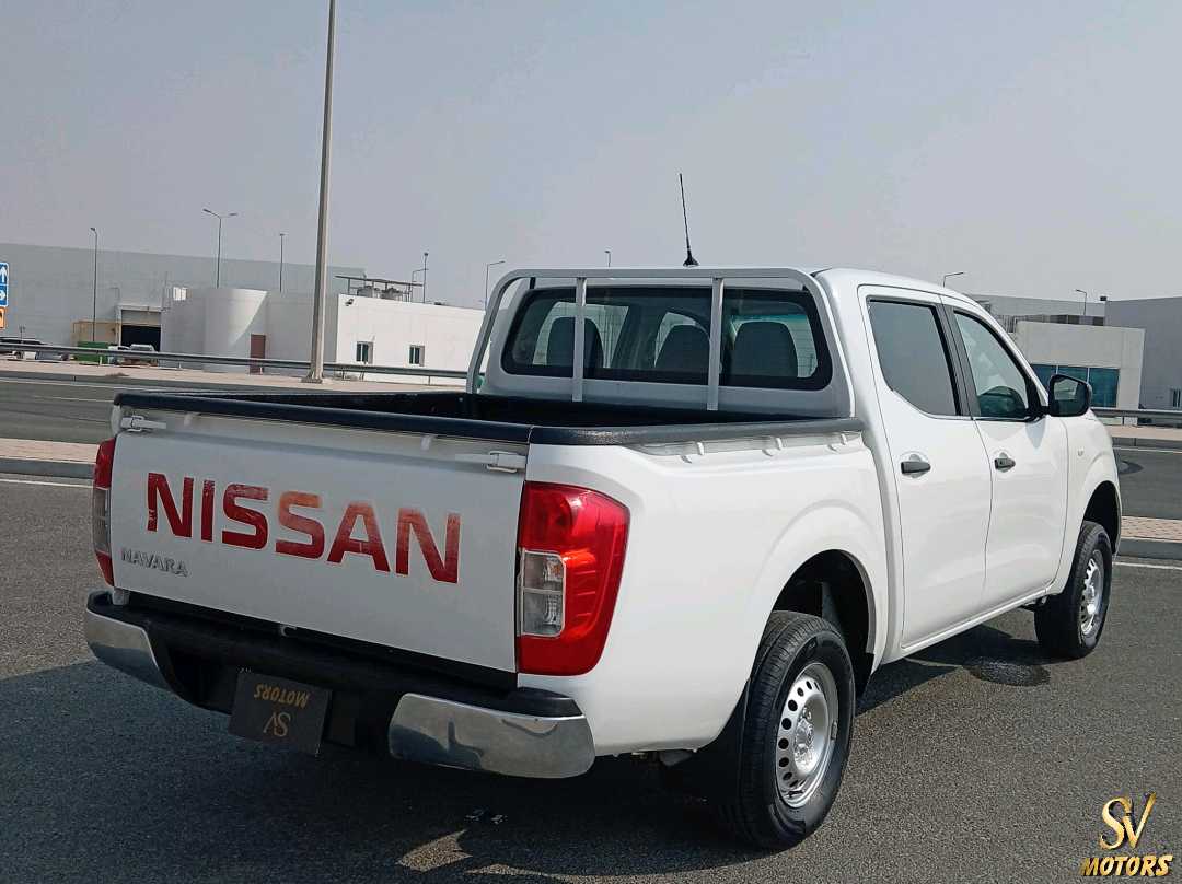 Car Image 2017 NISSAN NAVARA SE