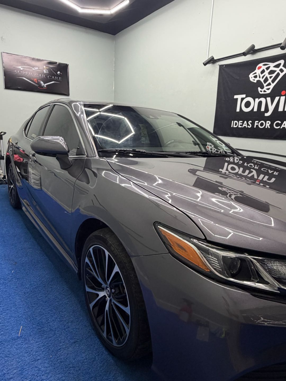 Car Image 2018 TOYOTA CAMRY SE