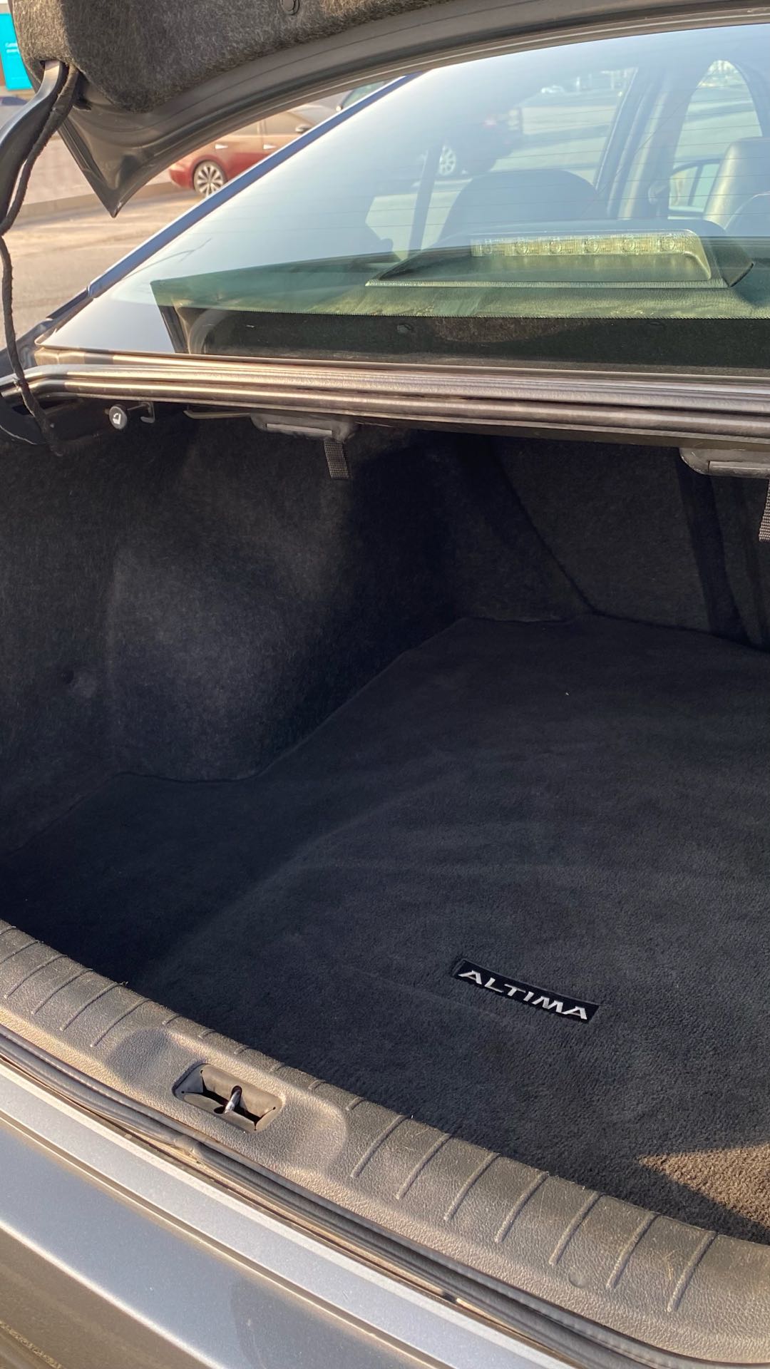 Car Image 2019 NISSAN ALTIMA SR