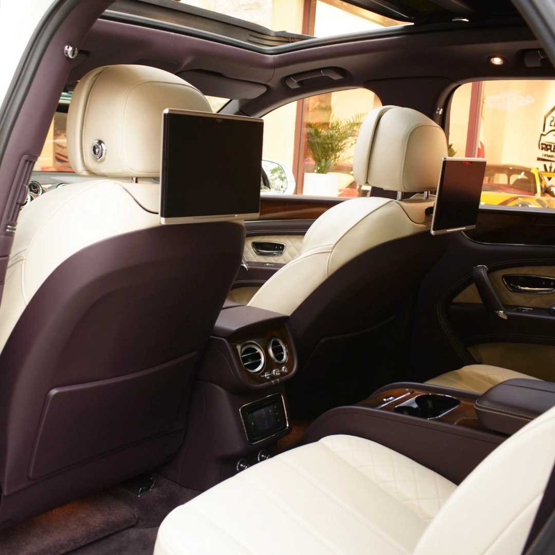 Car Image 2017 BENTLEY BENTAYGA Standard