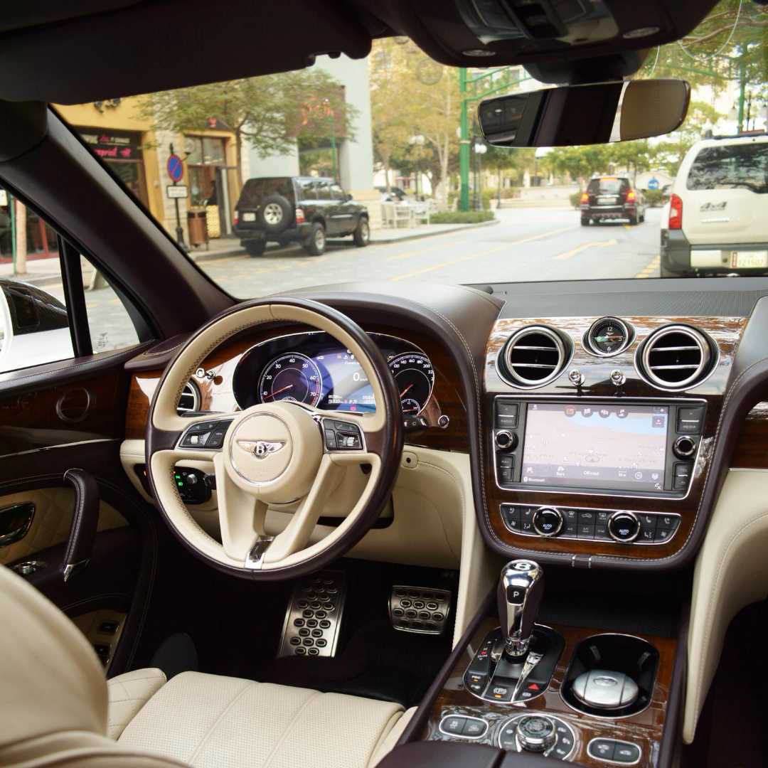 Car Image 2017 BENTLEY BENTAYGA Standard