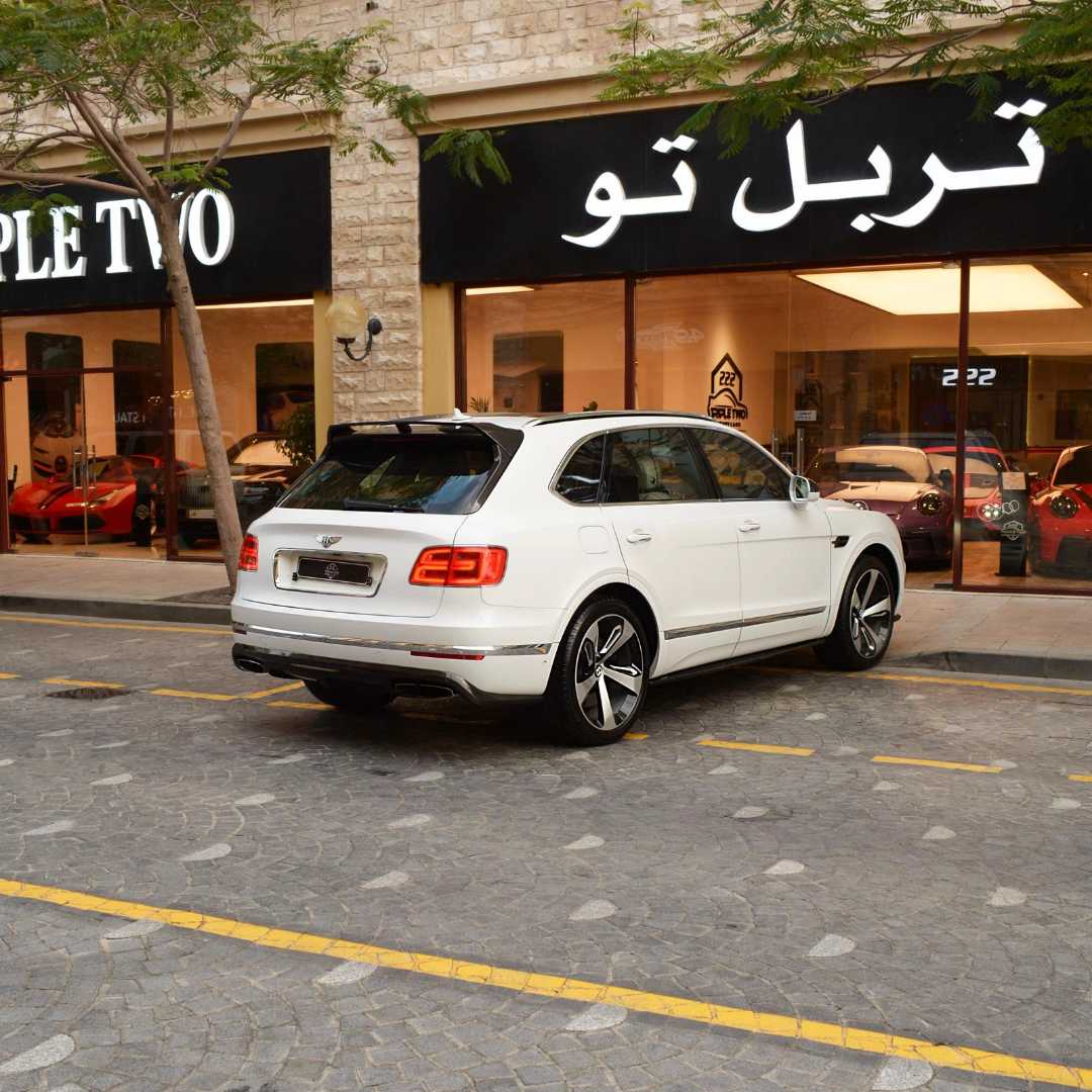 Car Image 2017 BENTLEY BENTAYGA Standard