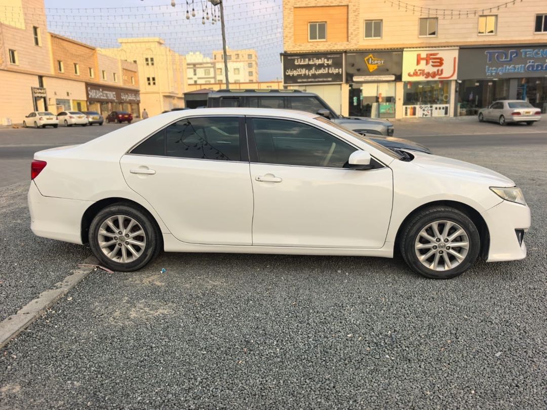 Car Image 2012 TOYOTA CAMRY XLE