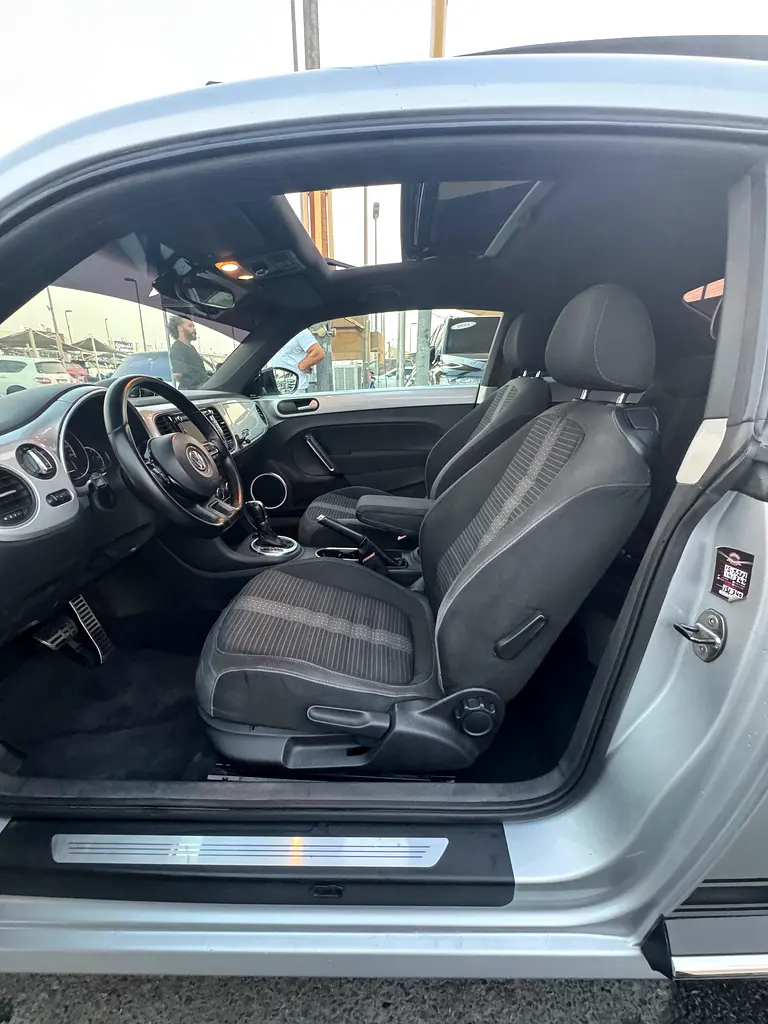 Car Image 2015 VOLKSWAGEN BEETLE 