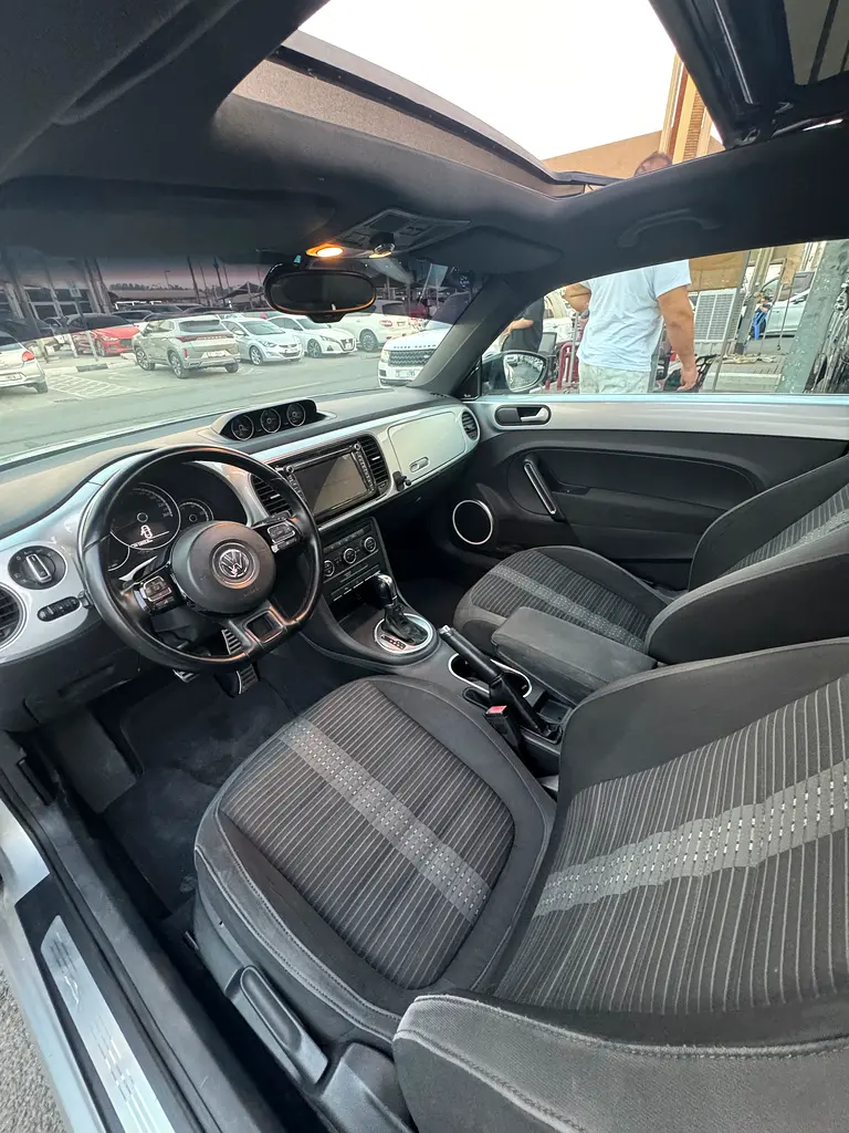 Car Image 2015 VOLKSWAGEN BEETLE 