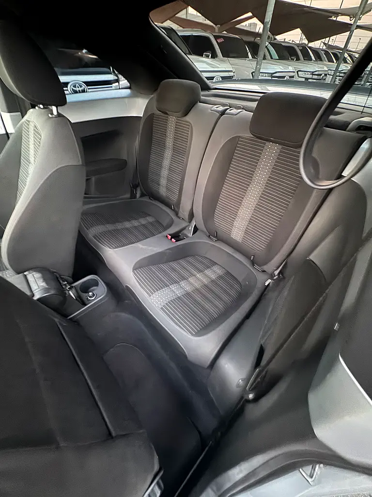 Car Image 2015 VOLKSWAGEN BEETLE 