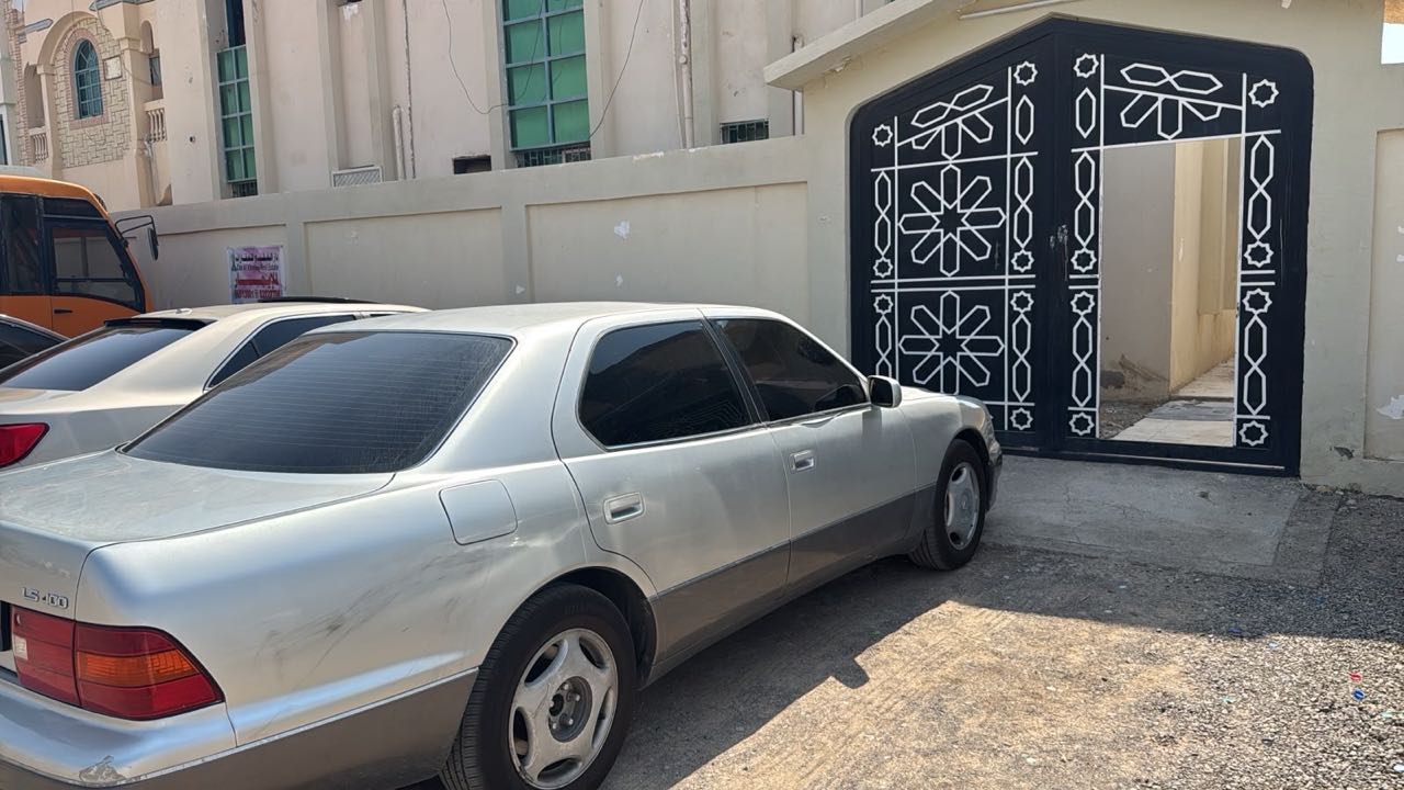 Car Image 2000 LEXUS LS 400
