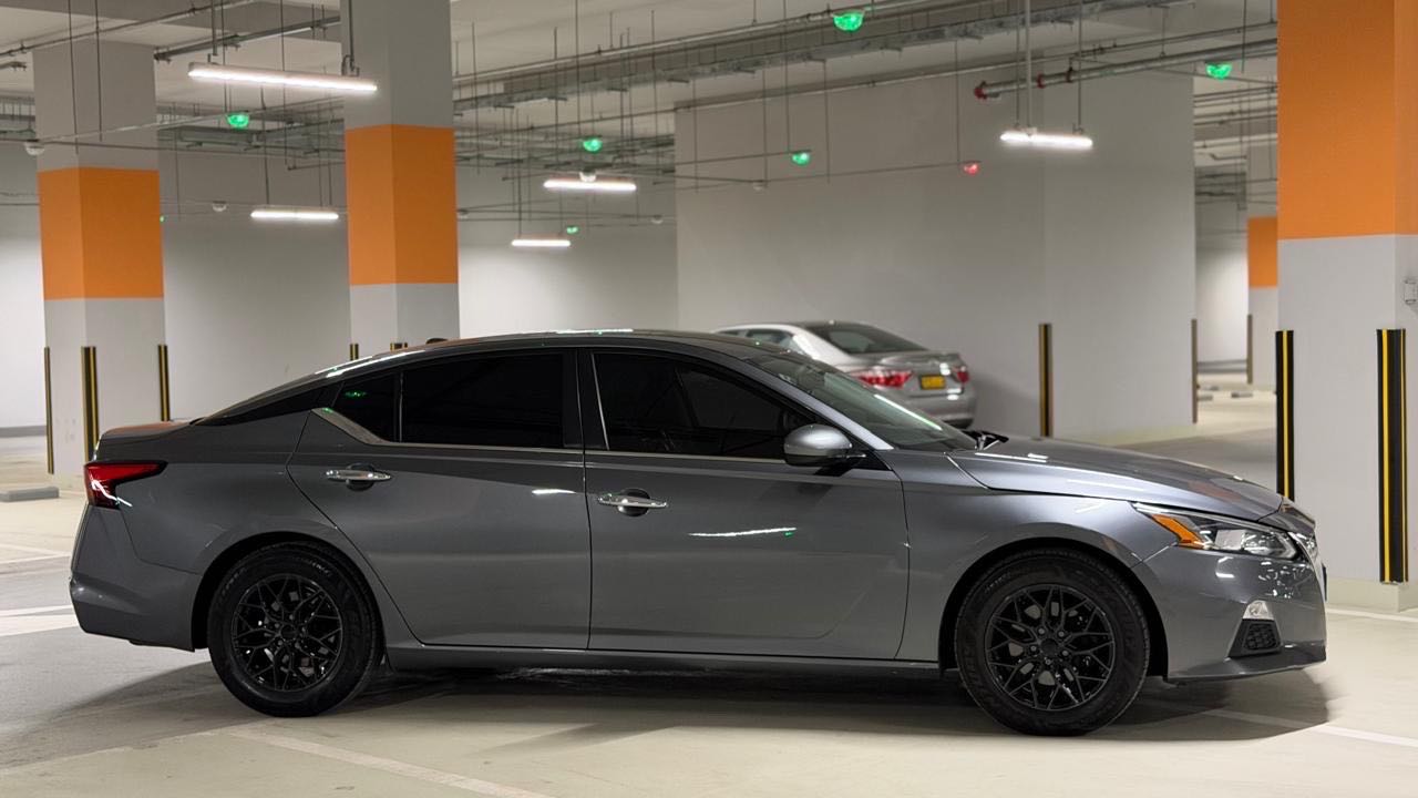 Car Image 2019 NISSAN ALTIMA SL