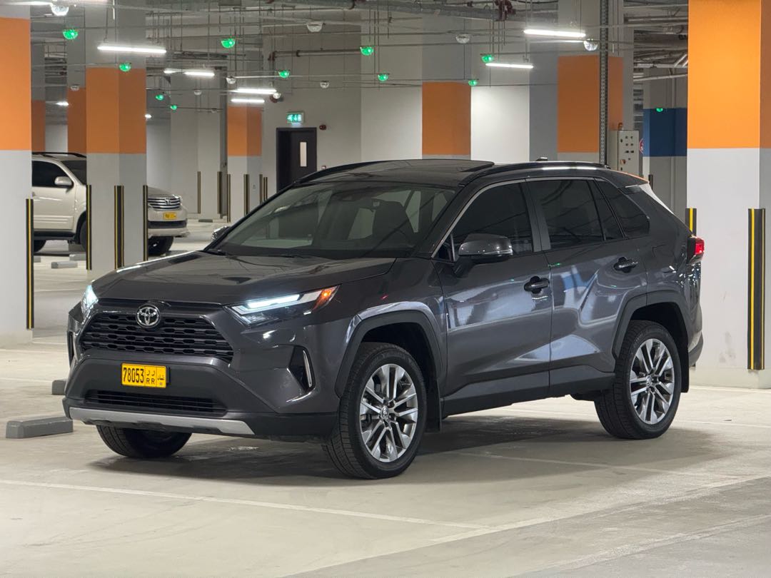 TOYOTA RAV4 XLE Premium 2025