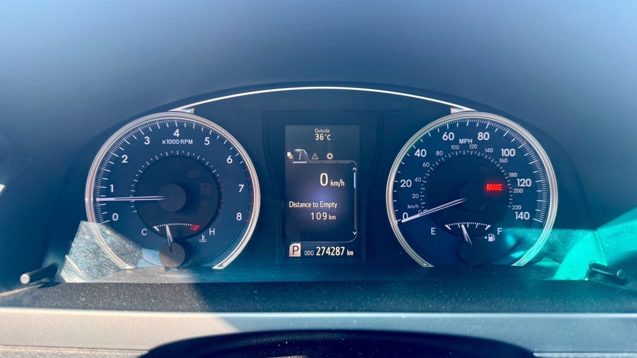 Car Image 2016 TOYOTA CAMRY LE