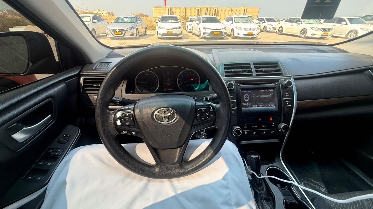 Car Image 2016 TOYOTA CAMRY LE