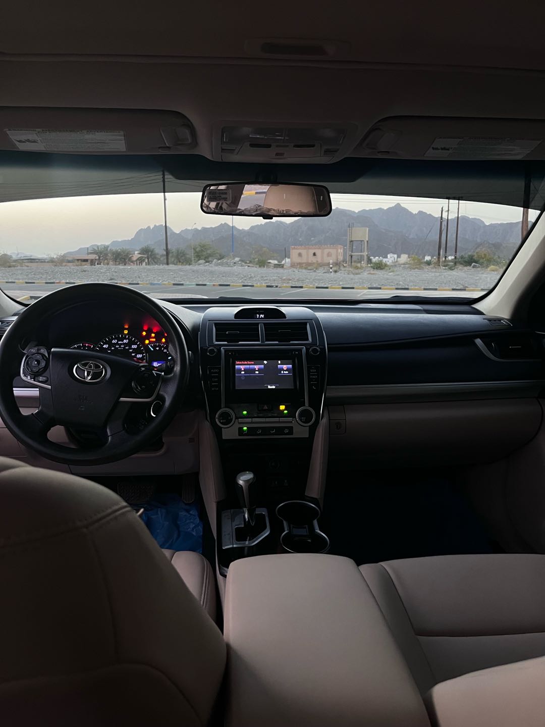 Car Image 2014 TOYOTA CAMRY LE