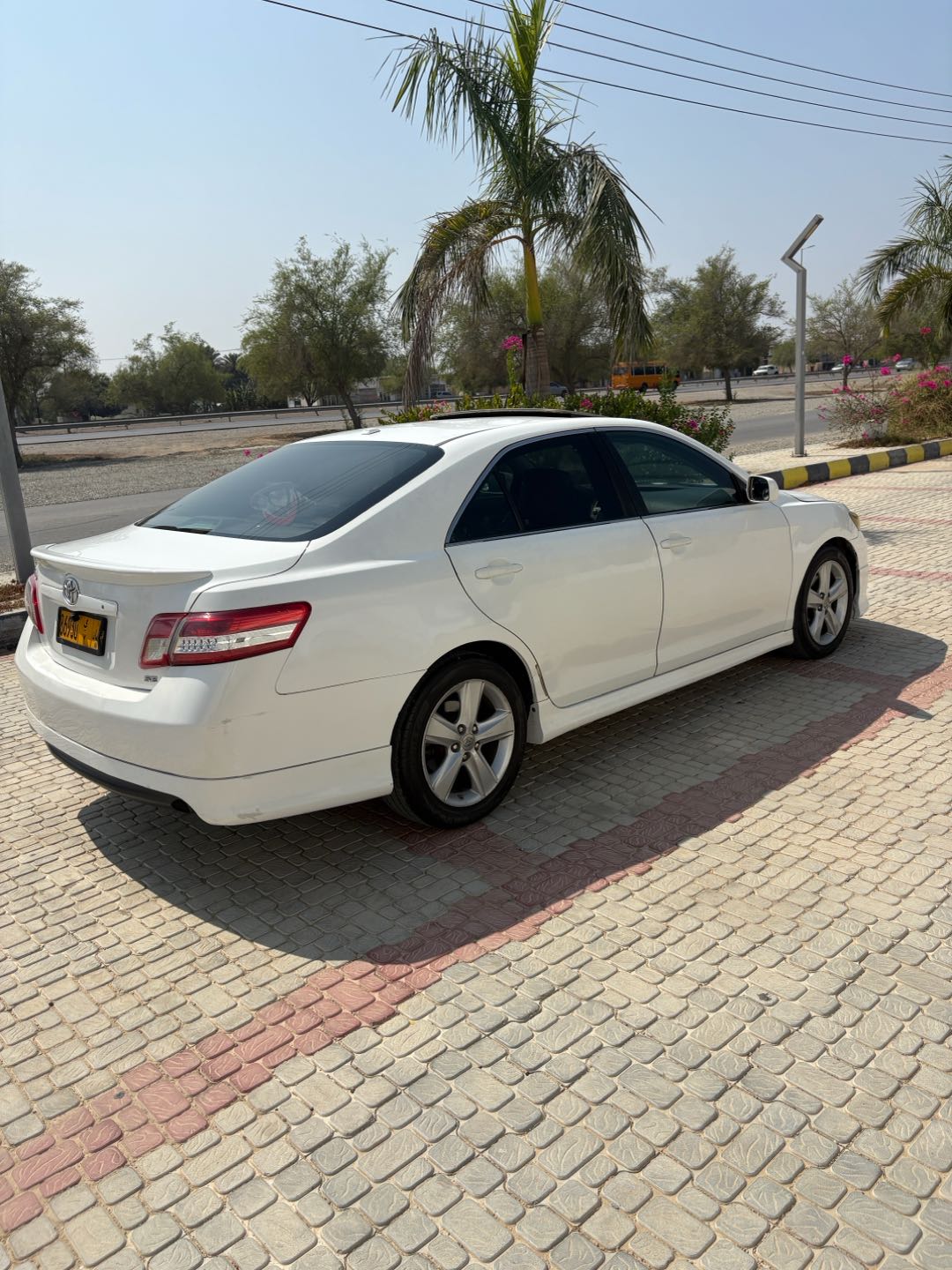 Car Image 2011 TOYOTA CAMRY SE