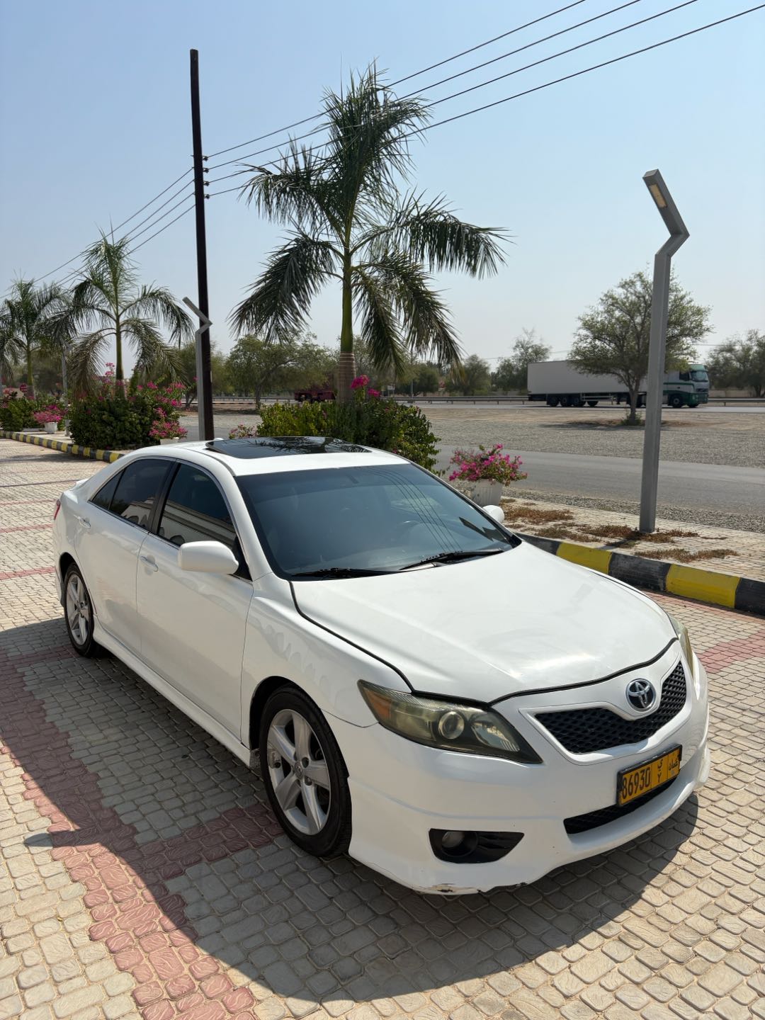 Car Image 2011 TOYOTA CAMRY SE