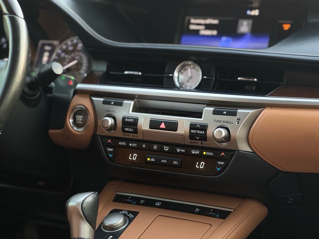 Car Image 2016 LEXUS ES 350