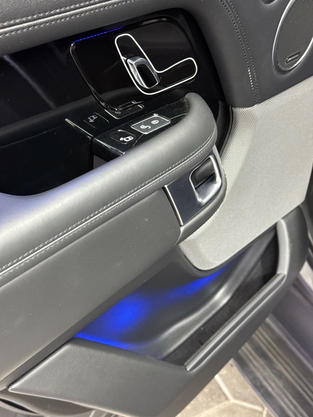 Car Image 2018 LAND ROVER VOGUE Autobiography