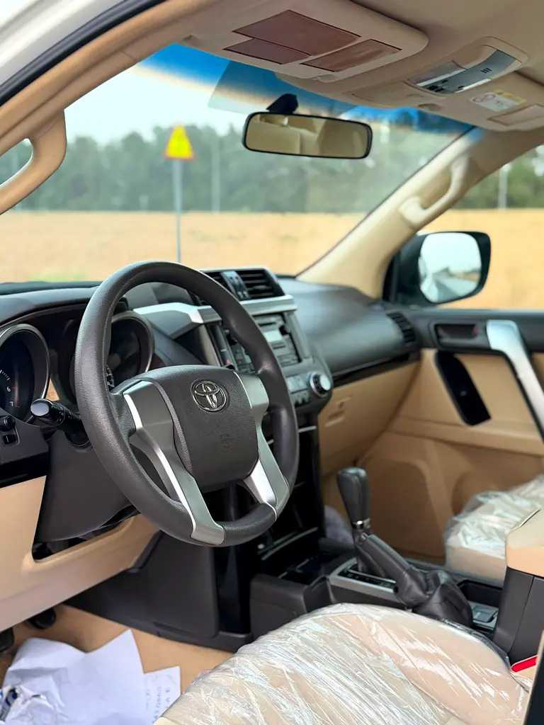 Car Image 2017 TOYOTA Prado TXL
