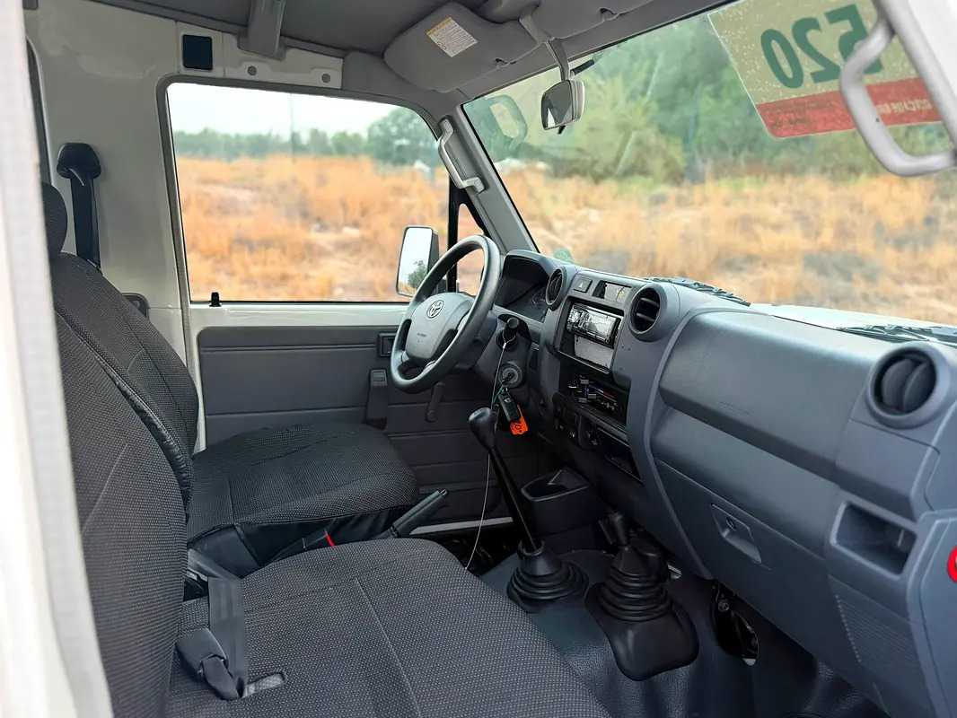 Car Image 2019 TOYOTA CRUISER 70 