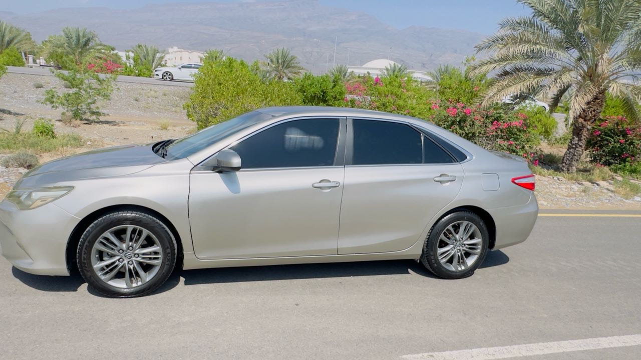 Car Image 2016 TOYOTA CAMRY SE