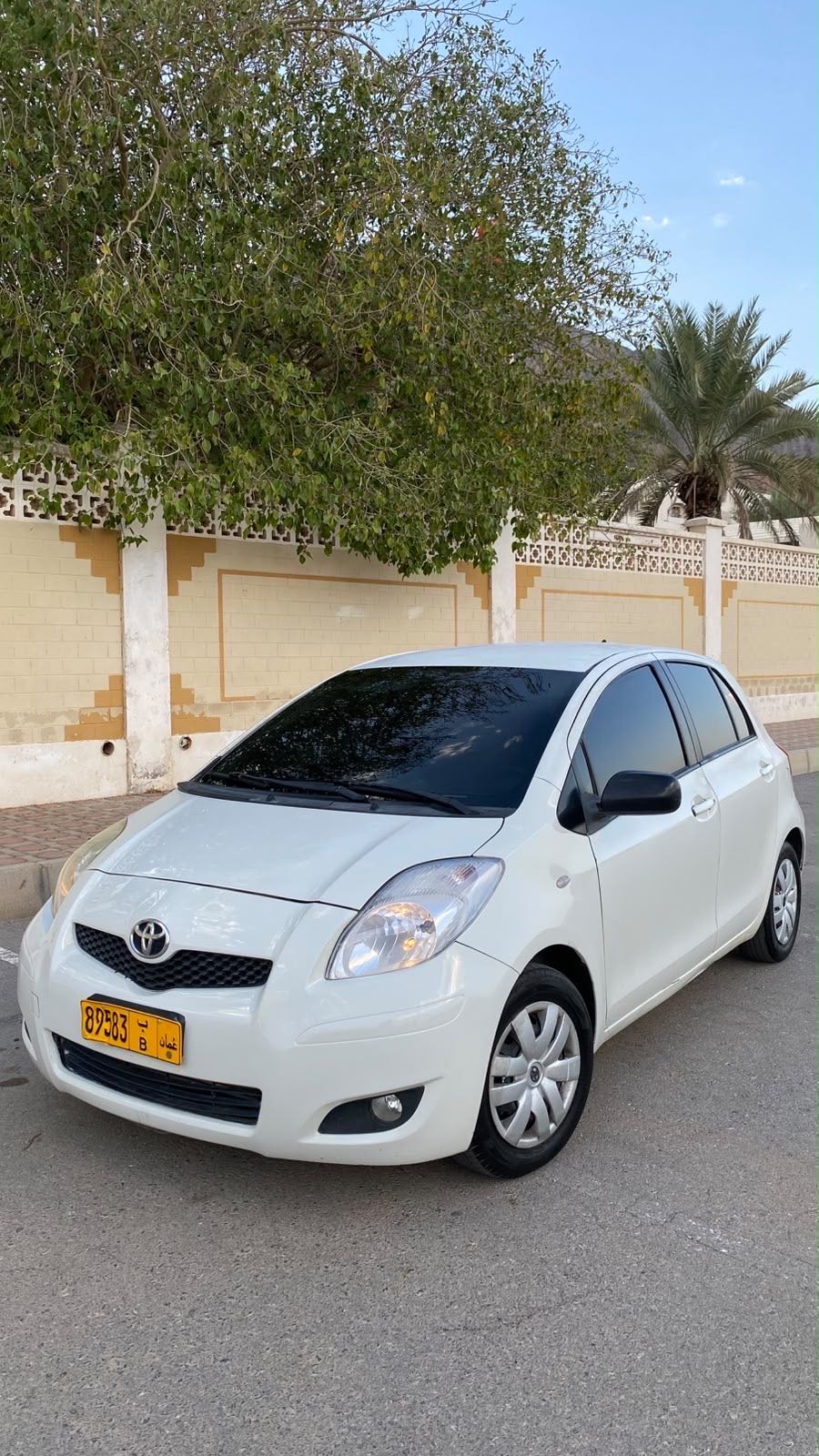 Car Image 2010 TOYOTA YARIS LE