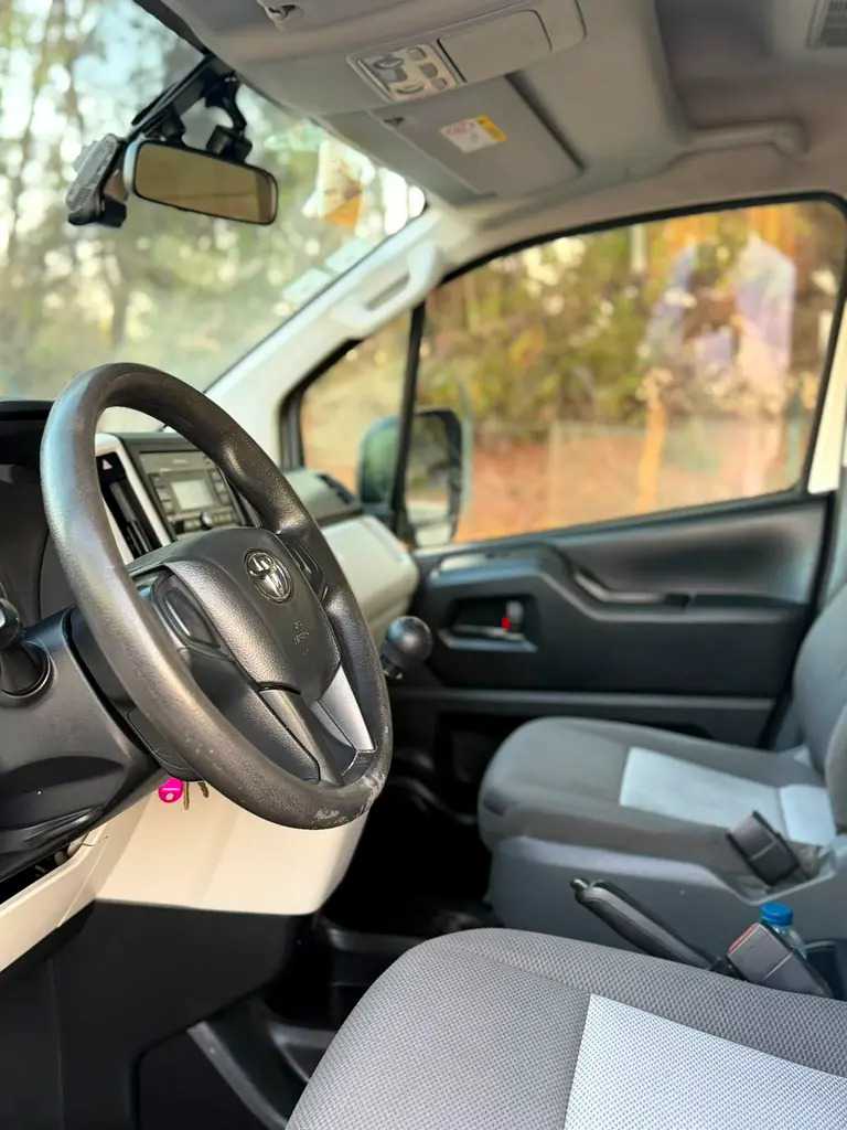 Car Image 2022 TOYOTA Hiace Commuter