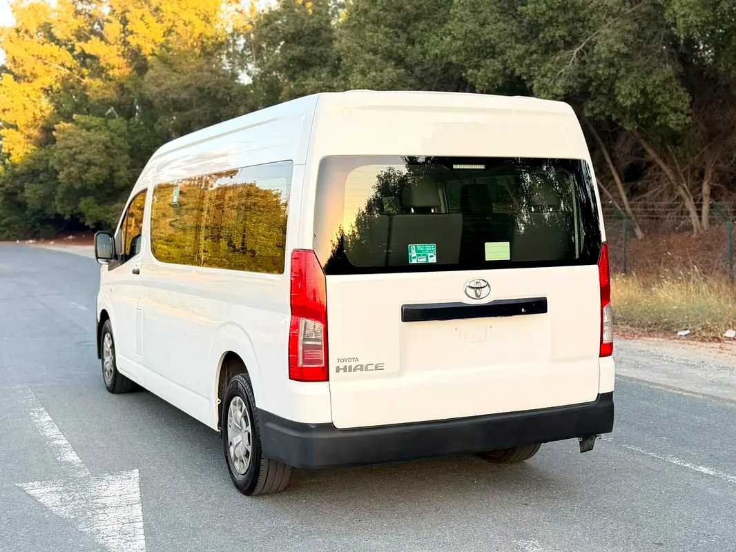 Car Image 2022 TOYOTA Hiace Commuter