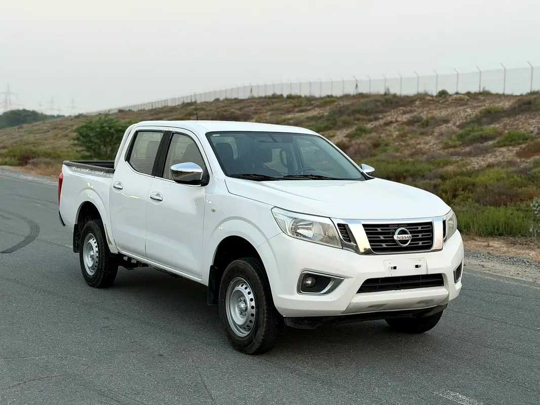 Car Image 2020 NISSAN NAVARA SE
