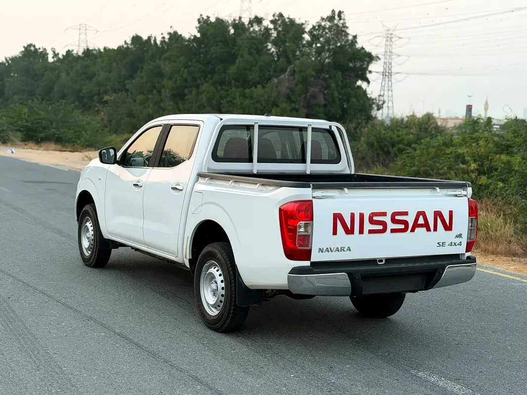 Car Image 2020 NISSAN NAVARA SE